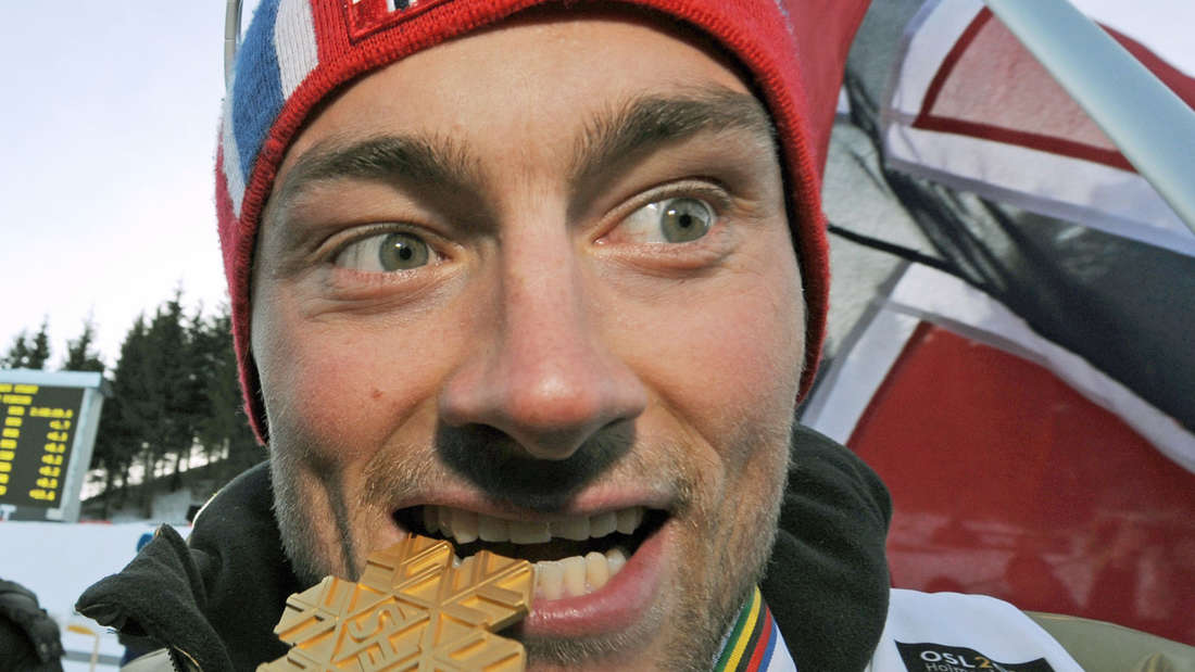 26566915-petter-northug-2011-mit-seiner-goldmedaille-ueber-50-kilometer-massenstart-bei-der-wm-3Efe.jpg